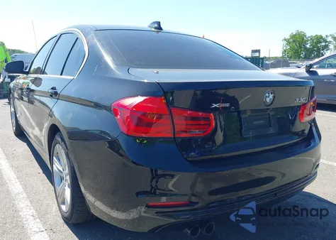 2018 BMW 330I xDrive z USA, uszkodzony, nr VIN WBA8D9G5XJNU67750